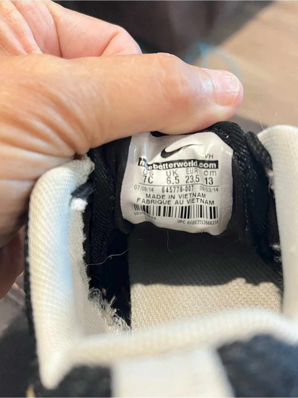 Nike Roshe One Toddler Shoes Size 7C Black Metallic Silver White Sneakers